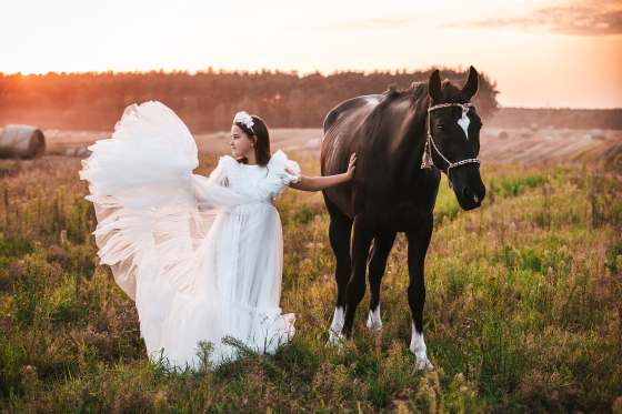 Sesja komunijna z koniem Śrem o zachodzie słońca